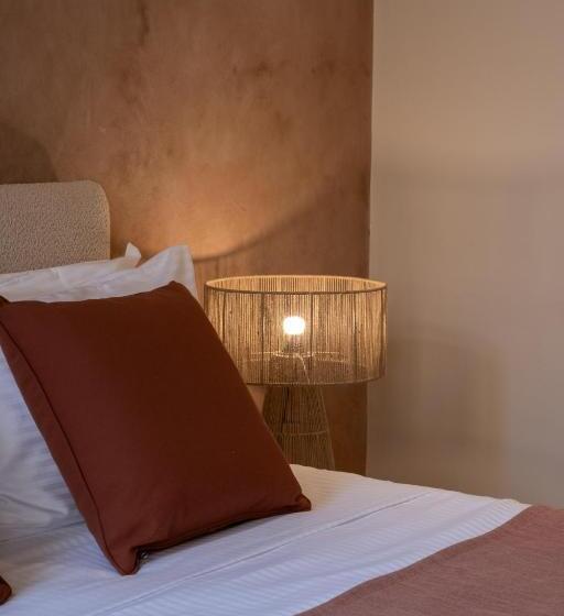 Люкс, Qualia Slowlife Suites