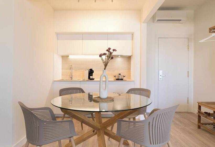 수피리어 스위트, Lan Suites