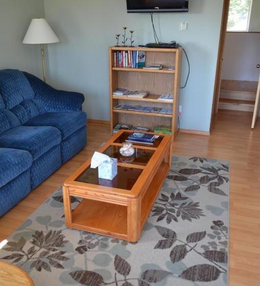 جناح عائلي, Bay Avenue Inn