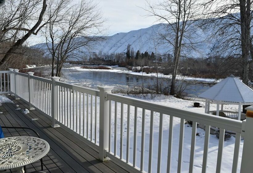 Номер Стандарт, Warm Springs Inn & Winery