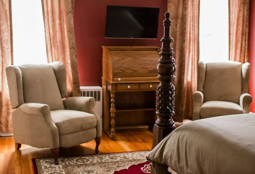 Номер Стандарт, Warm Springs Inn & Winery