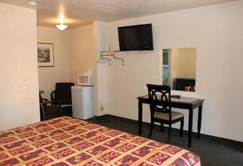 带河湖景观的套房, Lava Spa Motel & Rv