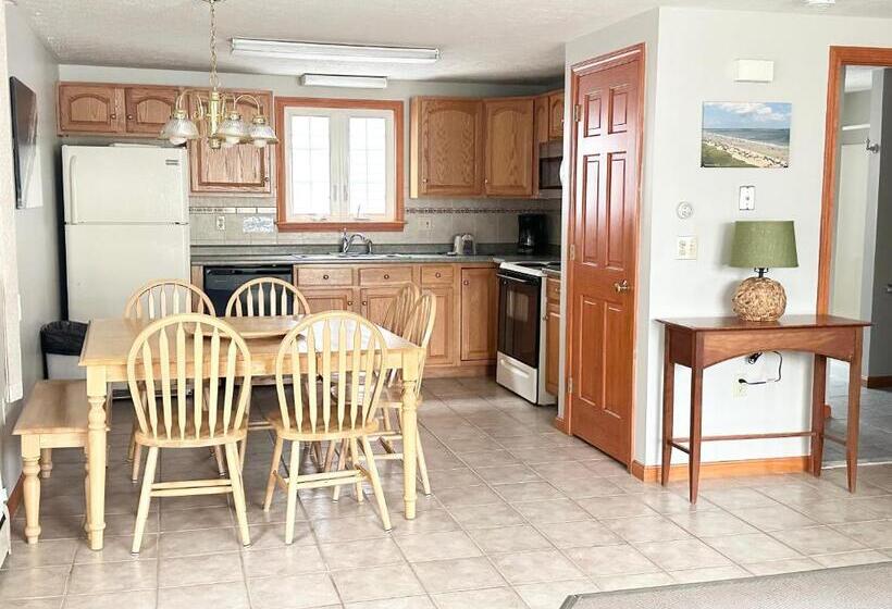 3 Bedroom Suite, Abellona Inn & Suites