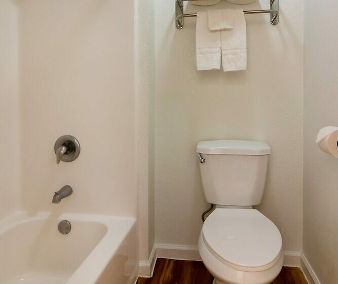 Номер Премиум, OYO Hotel Pearsall I-35 East