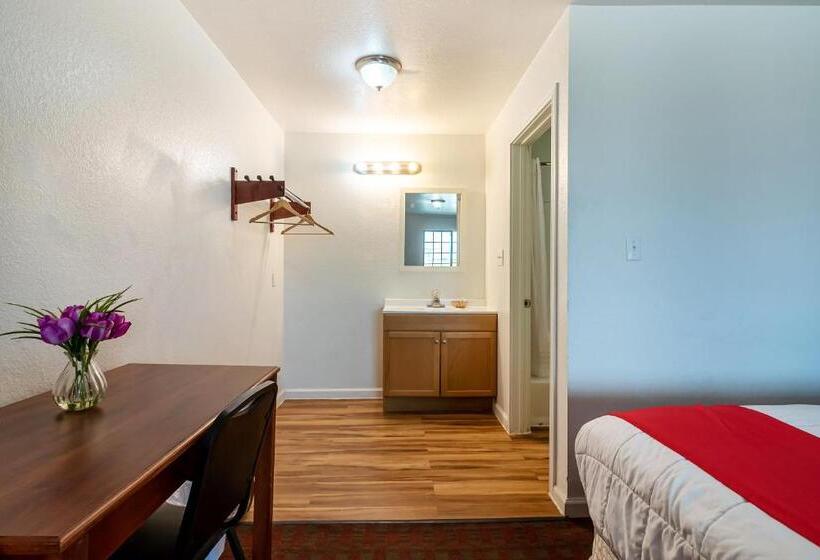 Номер Стандарт, OYO Hotel Pearsall I-35 East