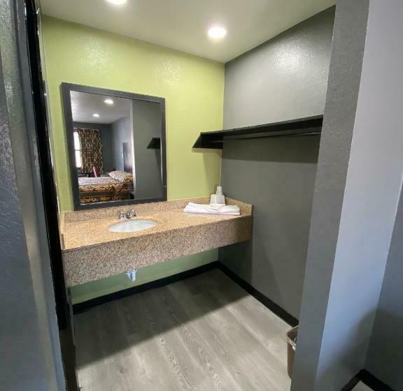 Номер Стандарт Трехместный, Town House Motel