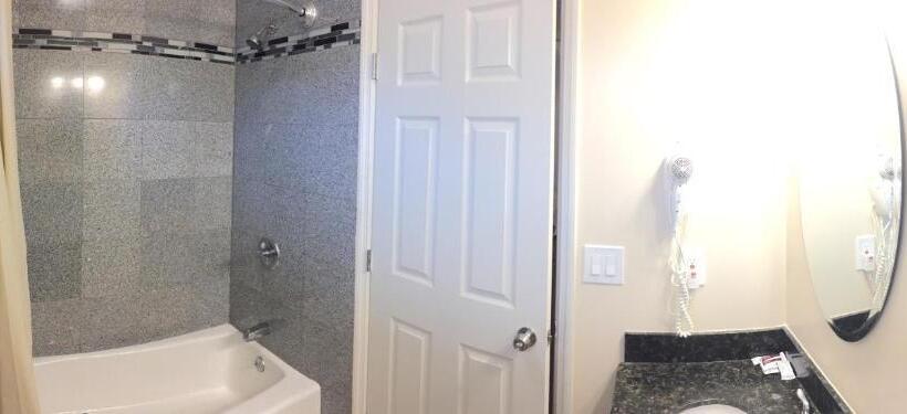 غرفة عائلية, Wagon Wheel Motel