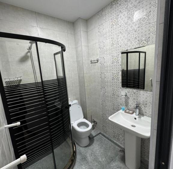 اتاق لوکس با بالکن, Best House