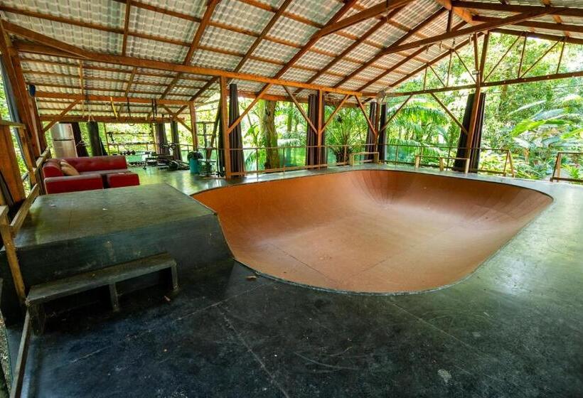 Номер Стандарт Вид на Бассейн, The Monkey Bowl Boutique Skate