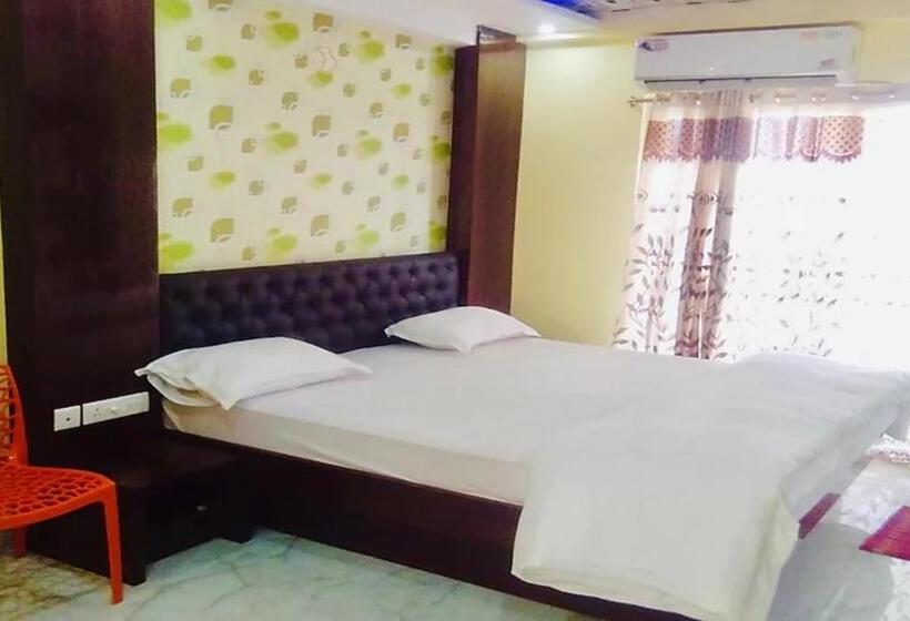 اتاق لوکس, Goroomgo Hotel Arya Palace Puri Near Sea Beach   Luxury And Spacious Room With Parking Facilities