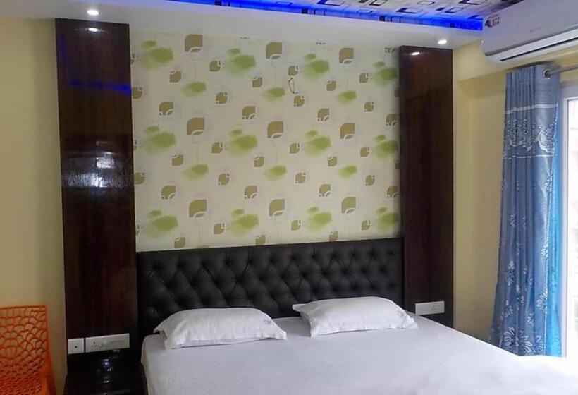 اتاق لوکس, Goroomgo Hotel Arya Palace Puri Near Sea Beach   Luxury And Spacious Room With Parking Facilities