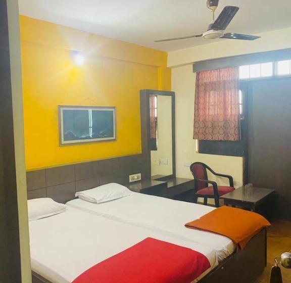 اتاق استاندارد با تخت بزرگ, Goroomgo Hotel Arya Palace Puri Near Sea Beach   Luxury And Spacious Room With Parking Facilities