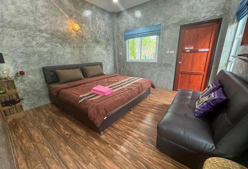 디럭스 룸, Toraneethai Homestay Amphawa