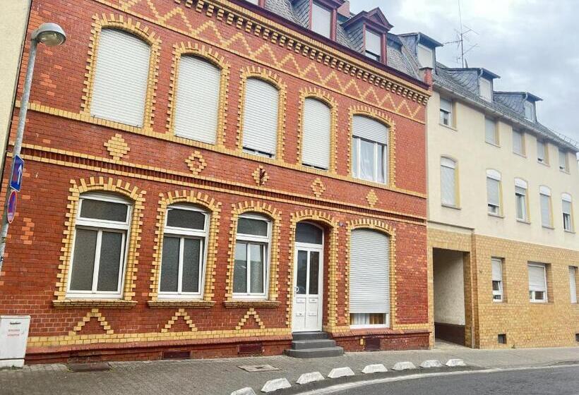 Quarto Estandar Individual Banheiro Compartilhado, Koblenz Corner Rooms