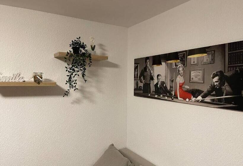 Quarto Estandar Individual Banheiro Compartilhado, Koblenz Corner Rooms