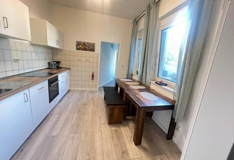 Quarto Estandar Banheiro Compartilhado, Koblenz Corner Rooms