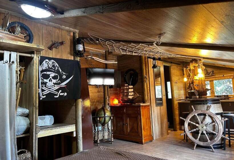 Семейный Номер Superior, Les Chambres De Paulette Chambres à Thème Jack Sparrow