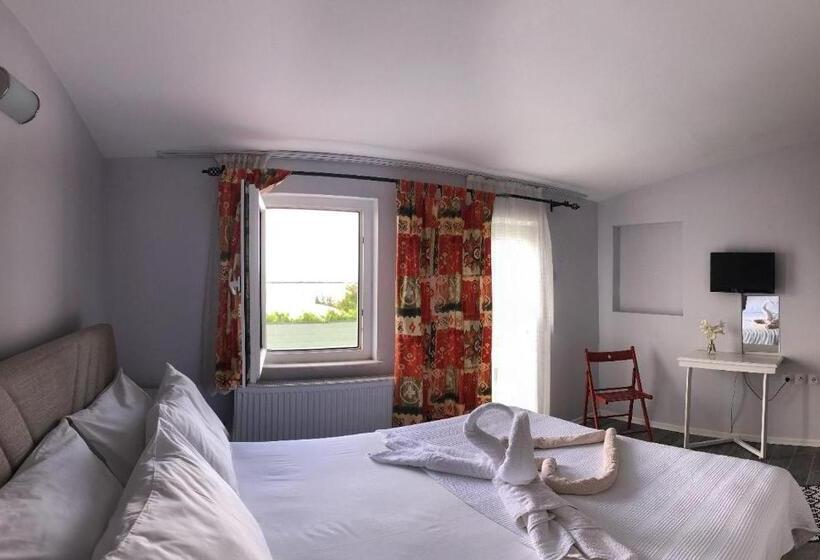 اتاق استاندارد با بالکن و چشم‌انداز دریا, 4 Oda Butik Otel