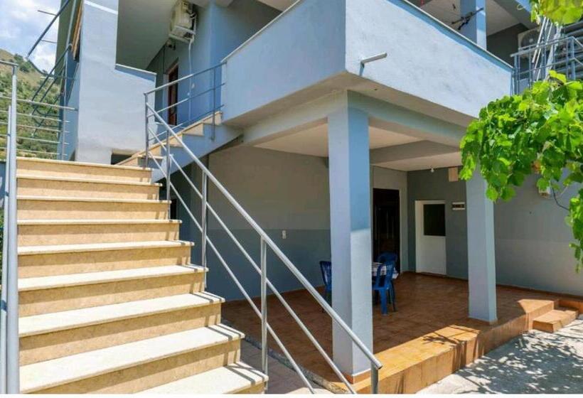 اتاق خانوادگی, Kalemi Sunrise Studios