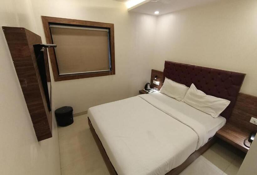 Quarto Deluxe, Fabhotel Peninsula   Nr Csmt Station