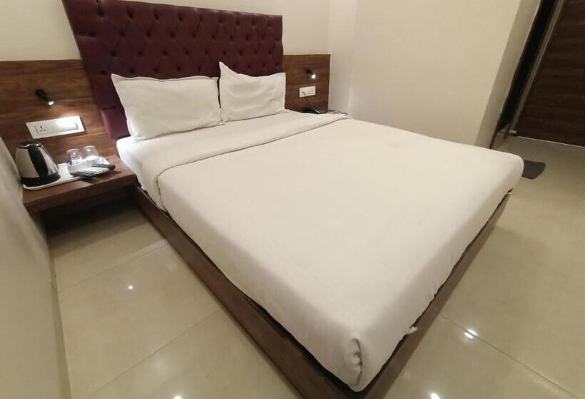 Quarto Deluxe, Fabhotel Peninsula   Nr Csmt Station