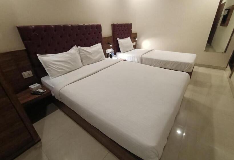 Quarto Triplo Deluxe, Fabhotel Peninsula   Nr Csmt Station