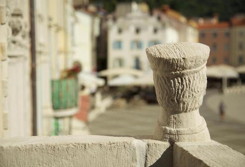 اتاق لوکس با چشم‌انداز دریا, Benecanka Casa Veneziana Piran