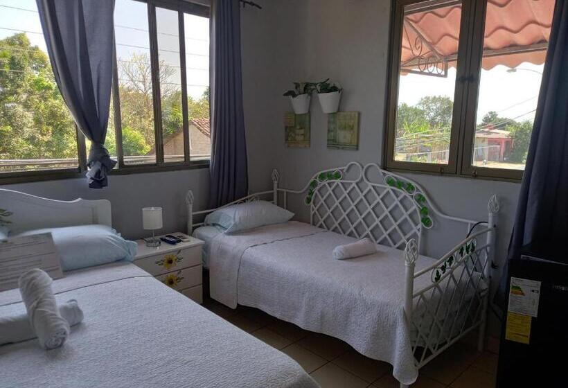 Трехместный Номер Стандарт с Балконом, Hostel Kimmell / Hostal Familiar La Casita De Los Kimmell