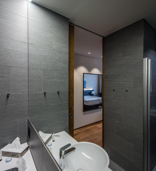 Номер Стандарт, One66