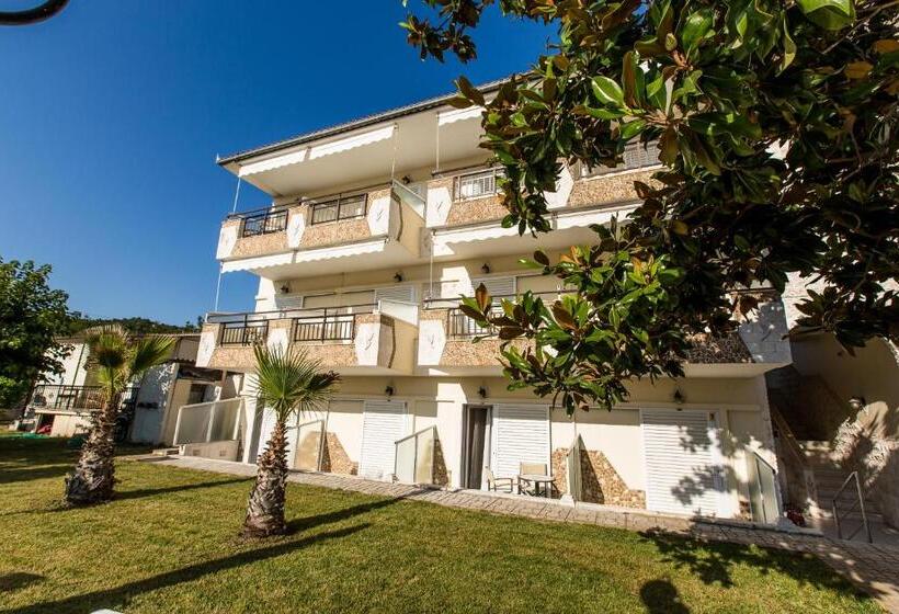 Quarto Triplo Estandar, Halkidiki Greek Pride Themelis Studios