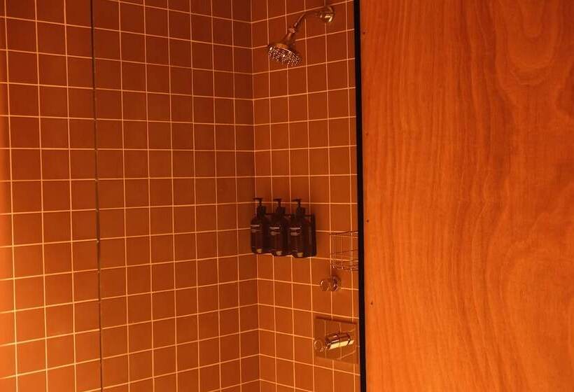 اتاق استاندارد با چشم‌انداز شهر, Rooms Hotel - Batumi
