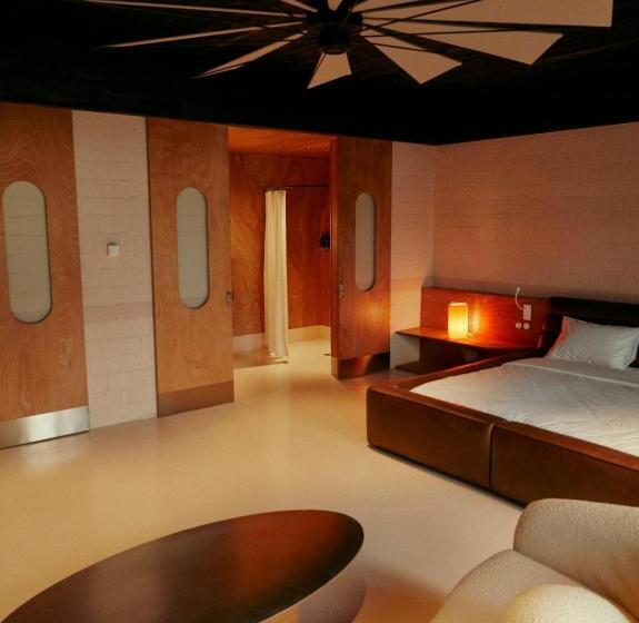 اتاق استاندارد با چشم‌انداز شهر, Rooms Hotel - Batumi