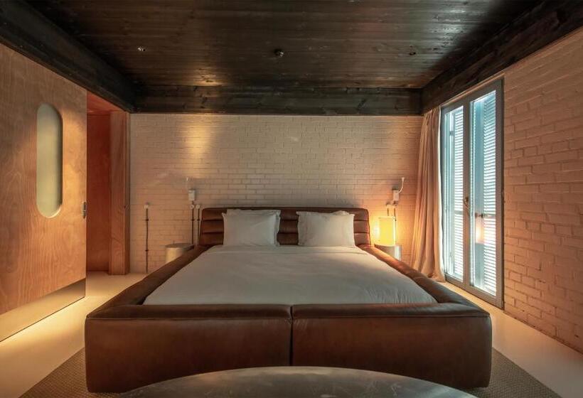 اتاق استاندارد با تخت بزرگ, Rooms Hotel - Batumi