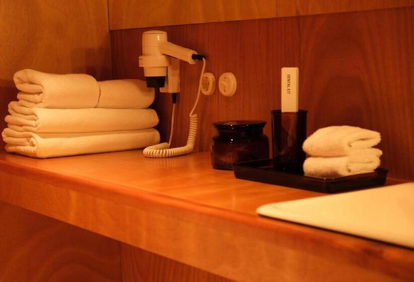 اتاق استاندارد با تخت بزرگ, Rooms Hotel - Batumi