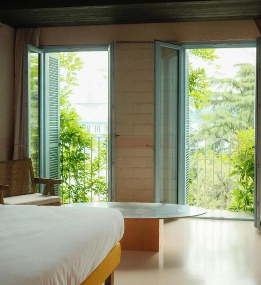 اتاق استاندارد با تخت دو نفره بزرگ, Rooms Hotel - Batumi