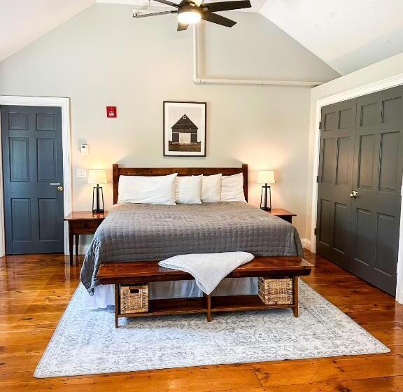 스탠다드 룸 킹사이즈 침대, The Black Walnut Inn