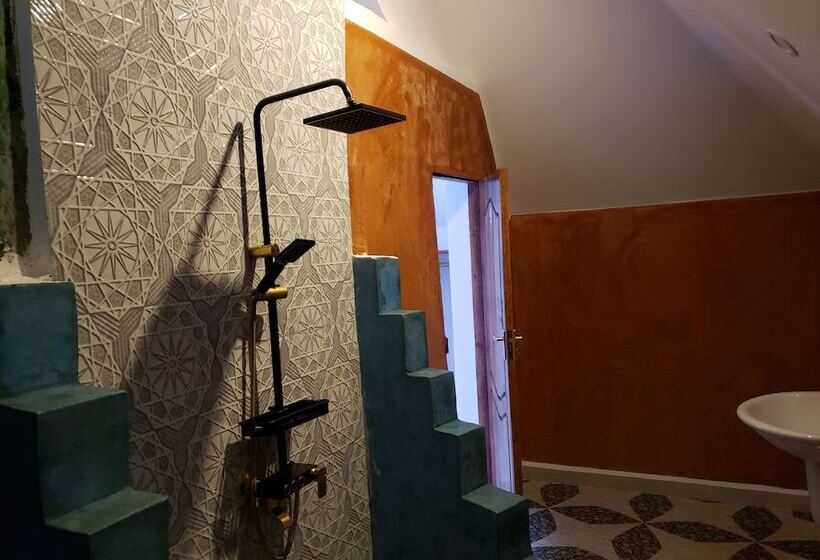 Quarto Estandar com Sacada, Sagando Bungalows