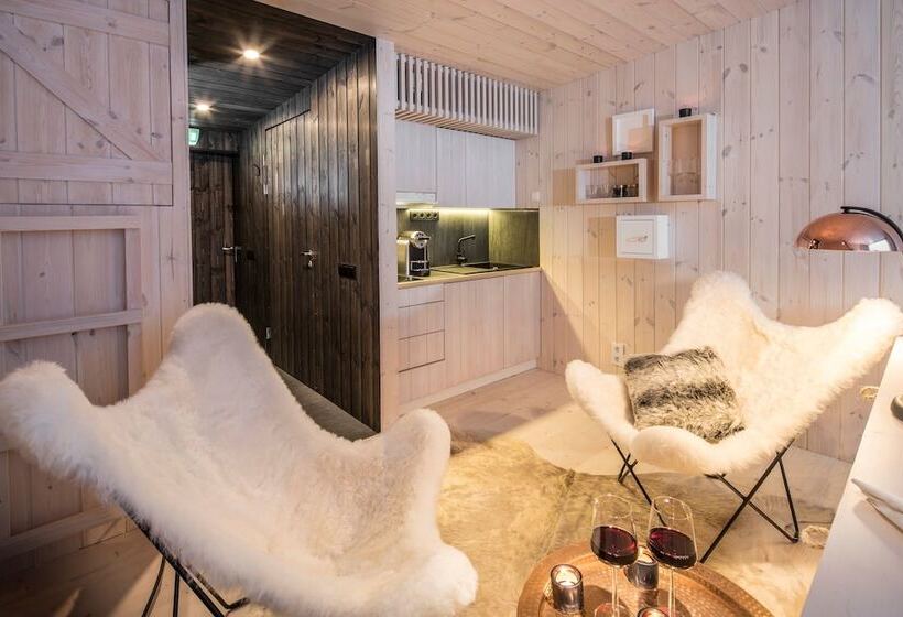Люкс, Arctic Treehouse