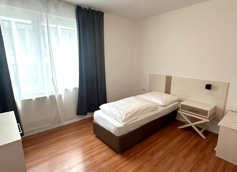 اتاق استاندارد یک نفره, Benztown Hotel Gästehaus