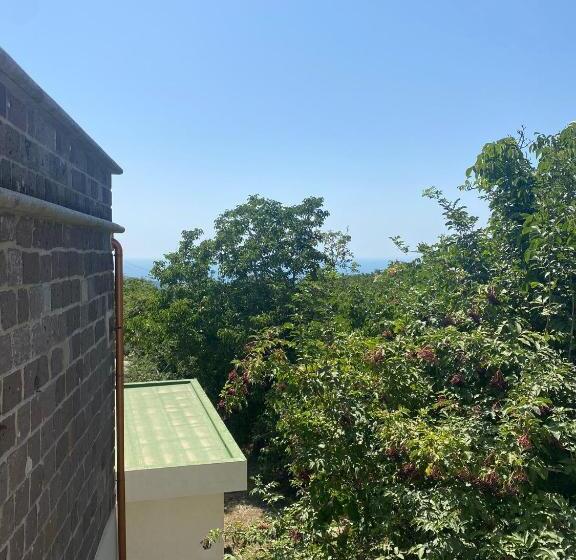 اتاق لوکس سه تخته, Torre Delle Grazie Sorrento Suite