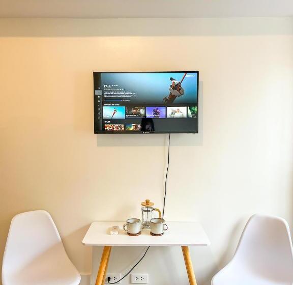 标准工作室带泳池景, Sienna Aesthetic Studio Unit With Fast Internet