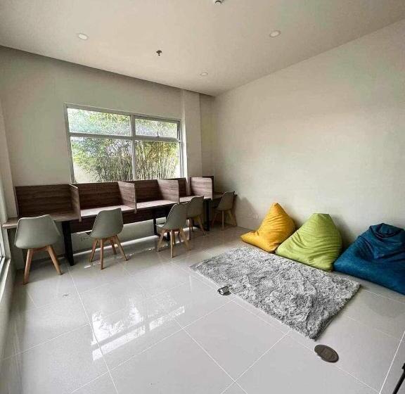 标准工作室带泳池景, Sienna Aesthetic Studio Unit With Fast Internet