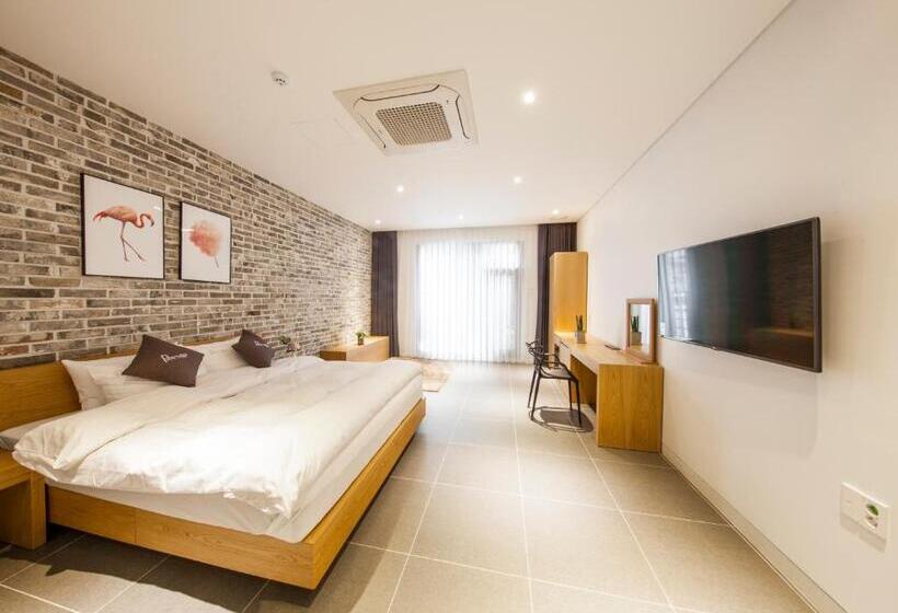 Номер Стандарт, Schweizer Dorf Cheonan