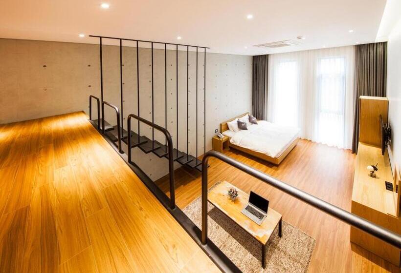 Номер Deluxe, Schweizer Dorf Cheonan