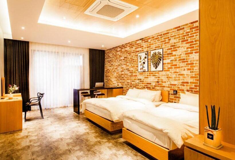 Номер Deluxe, Schweizer Dorf Cheonan
