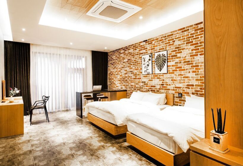 Номер Deluxe, Schweizer Dorf Cheonan
