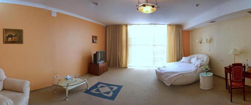 デラックスルーム, Premier Hotel Shafran