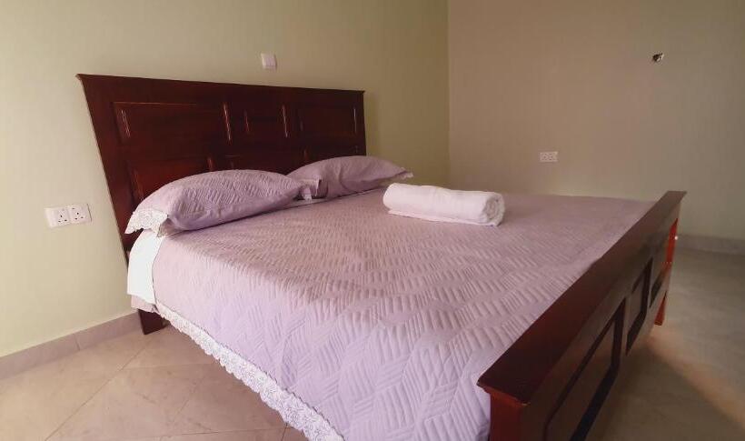 اتاق استاندارد با بالکن, Amen Guest House Near Airport