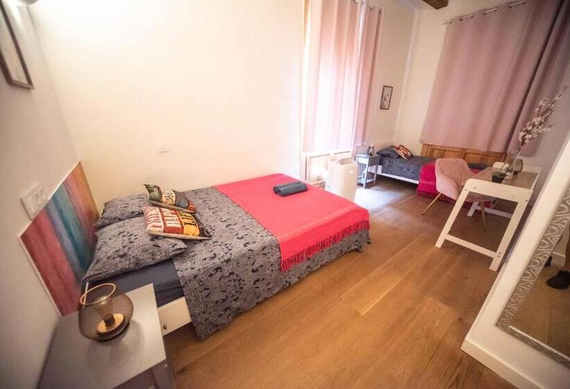 اتاق استاندارد سه تخته با سرویس بهداشتی مشترک, Barcelona City Center Private Rooms