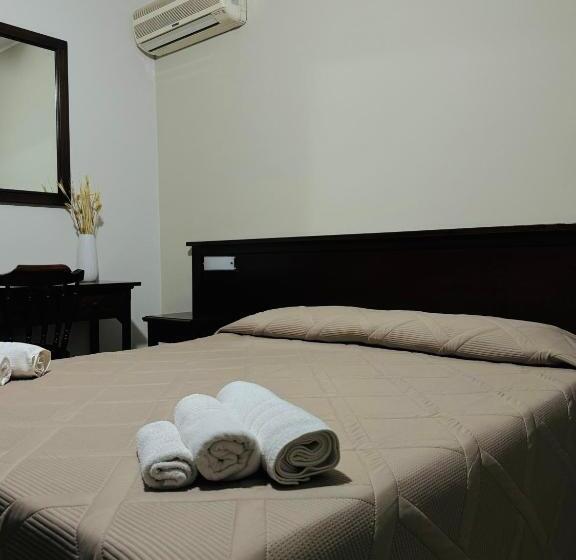 اتاق کلاسیک سه تخته, Freya Rooms